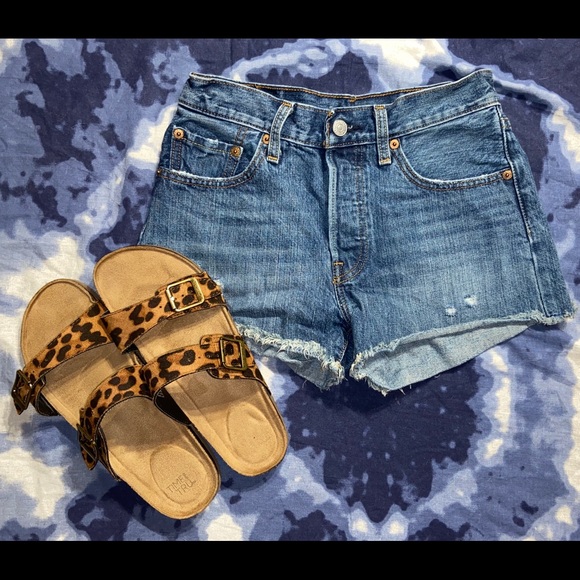 Levi's Pants - ✨PRICE FIRM✨Levi’s Jean Shorts